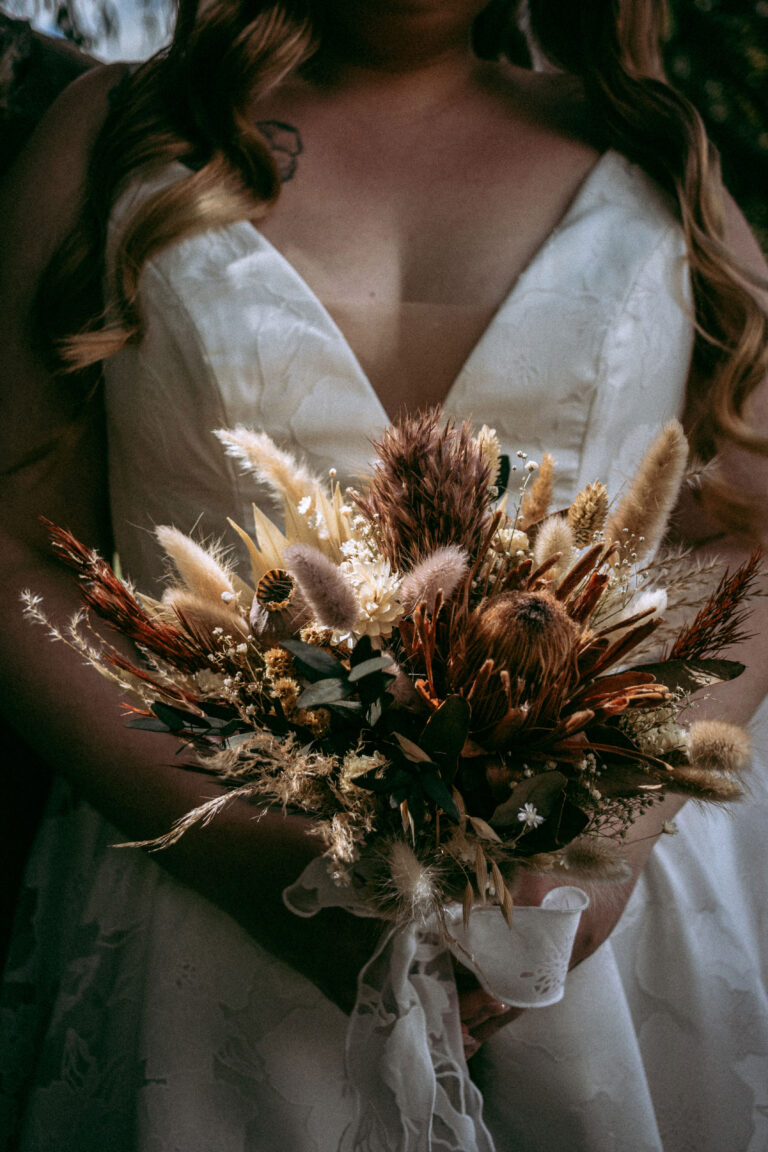 Hochzeitsfotografin Saarland – Brautstrauß freier Trauung in der Natur