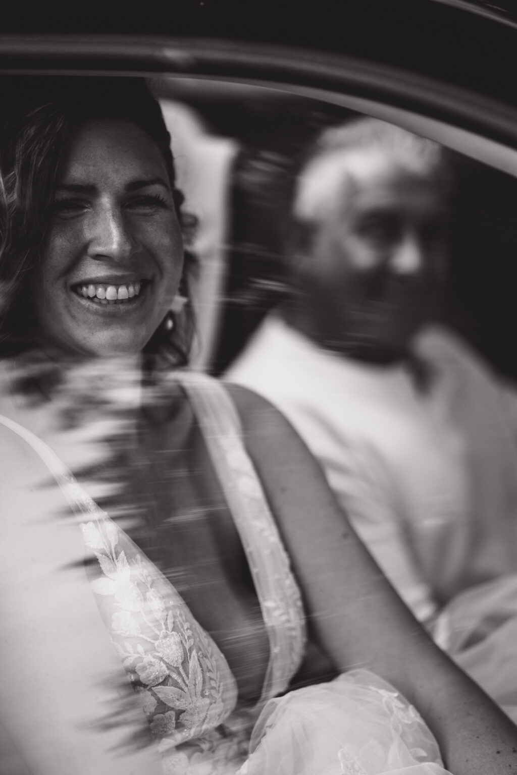 Hochzeitsfotografin Saarland – Hochzeitsreportage Braut im Auto